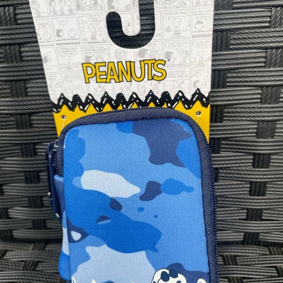 PEANUTS Airpod Case,Peanuts Camouflage AirPod Case,snoopy AirPod case. - Picture 5 of 11